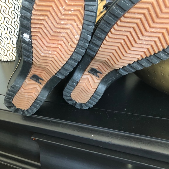 Sorel boots - Picture 2 of 3